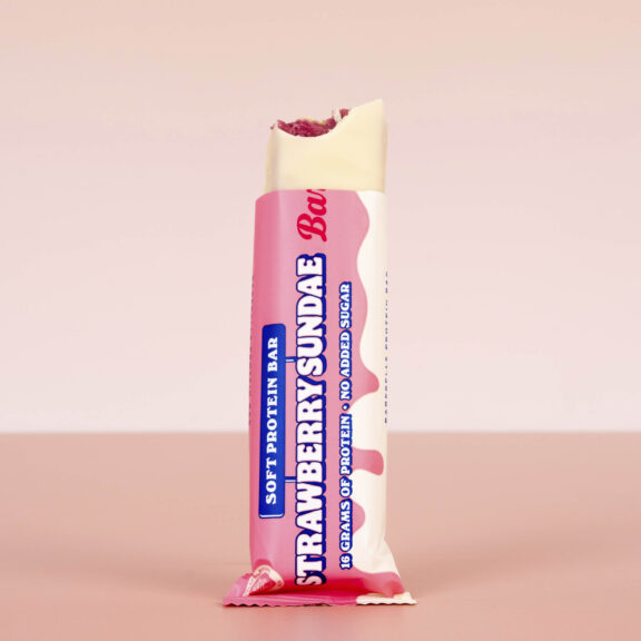 Barebells Strawberry Sundae Lifestyle 1