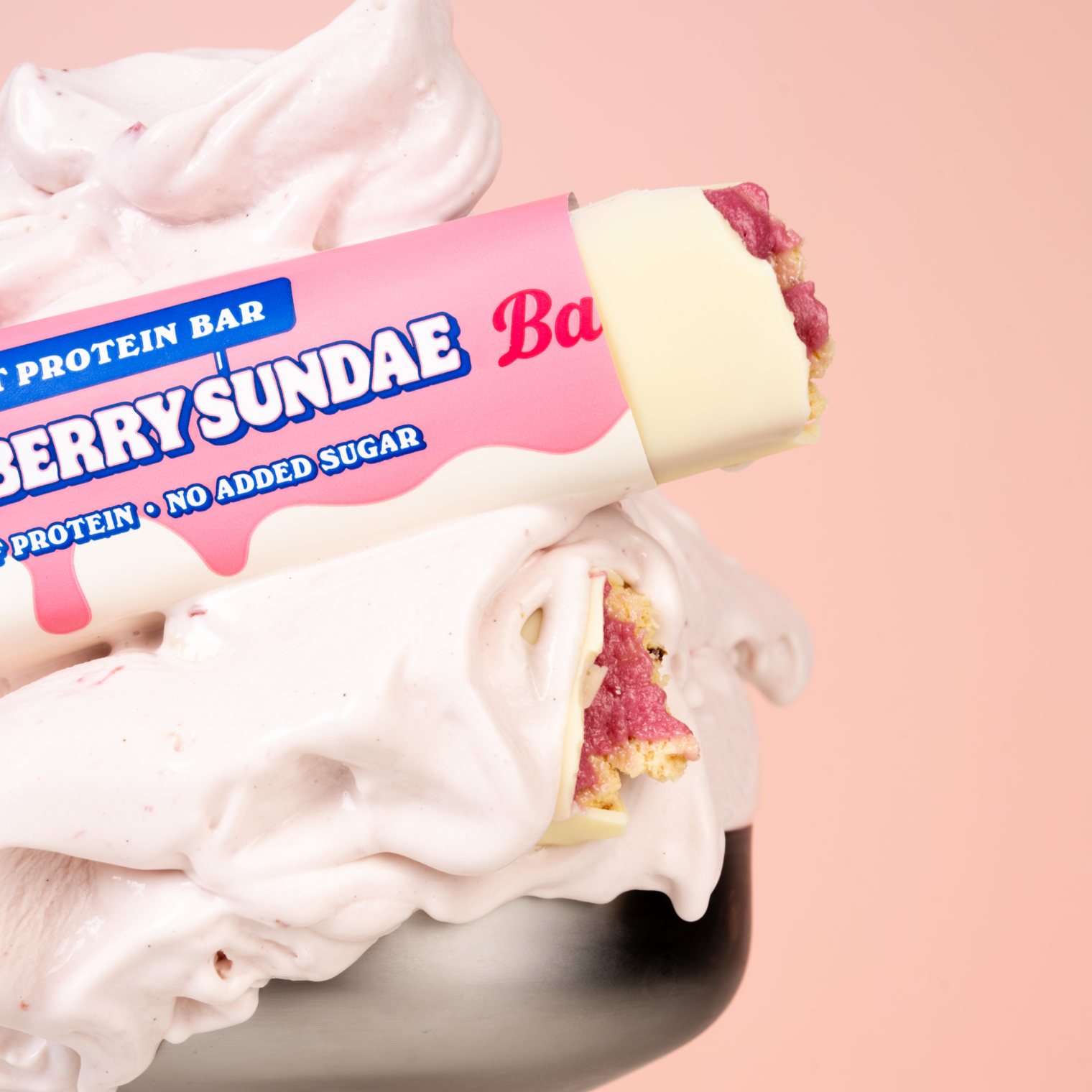 Barebells Strawberry Sundae Lifestyle 2